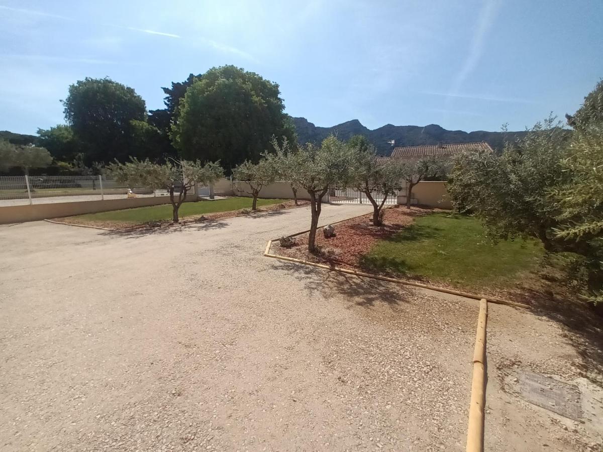 Villa Le Jardin Des Tourterelles Robion en Luberon Exterior foto