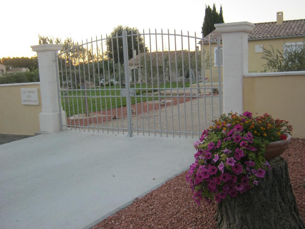 Villa Le Jardin Des Tourterelles Robion en Luberon Exterior foto